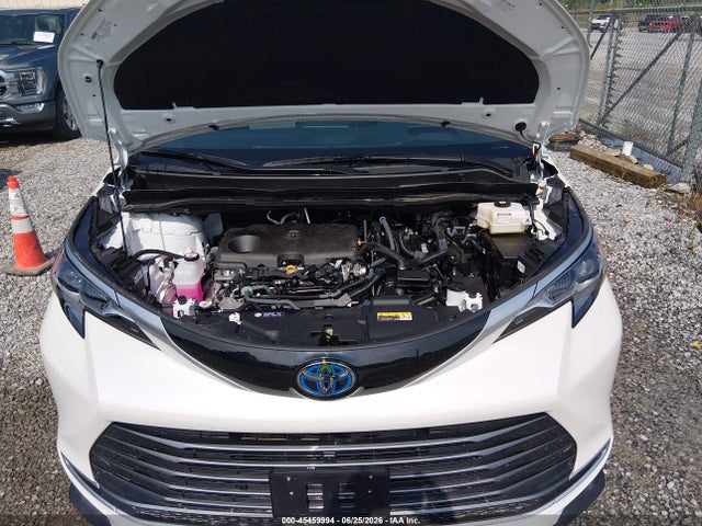 Toyota Sienna Platinum 2025 5TDERKECXSS254101 Image 10