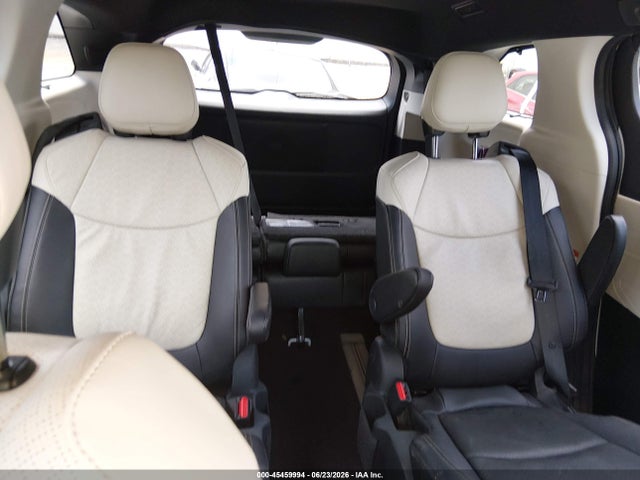 Toyota Sienna Platinum 2025 5TDERKECXSS254101 Image 8