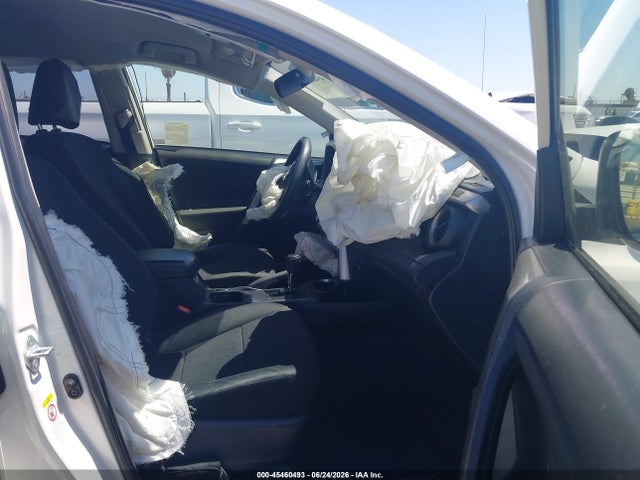 Toyota RAV4 LE 2018 JTMZFREV0JJ158462 Image 5