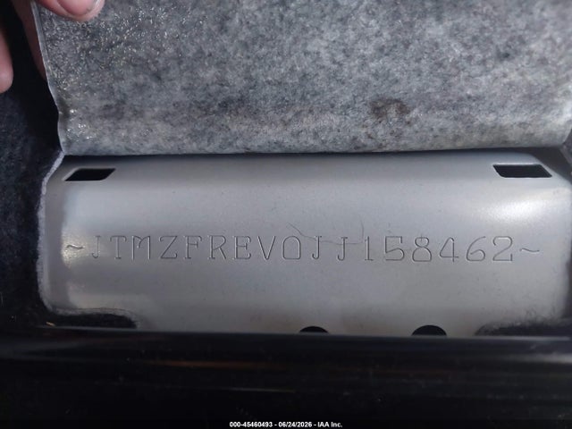 Toyota RAV4 LE 2018 JTMZFREV0JJ158462 Image 9