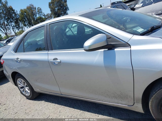 2016 Toyota Camry Le მანქანა იყიდება აუქციონზე, vin: 4T4BF1FK7GR570118, აუქციონის ნომერი: 45461384
