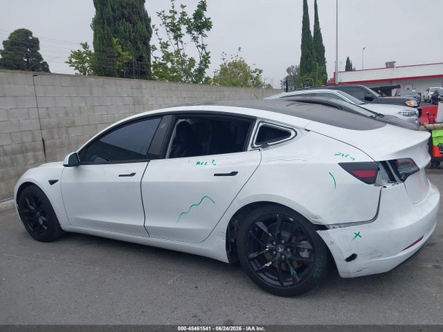 Tesla Model 3 Long Range/mid Range 2018 5YJ3E1EA4JF062560 Image 15
