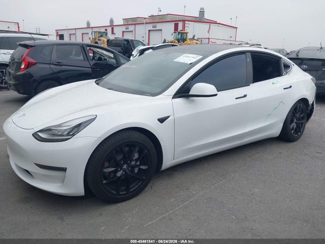 Tesla Model 3 Long Range/mid Range 2018 5YJ3E1EA4JF062560 Image 2