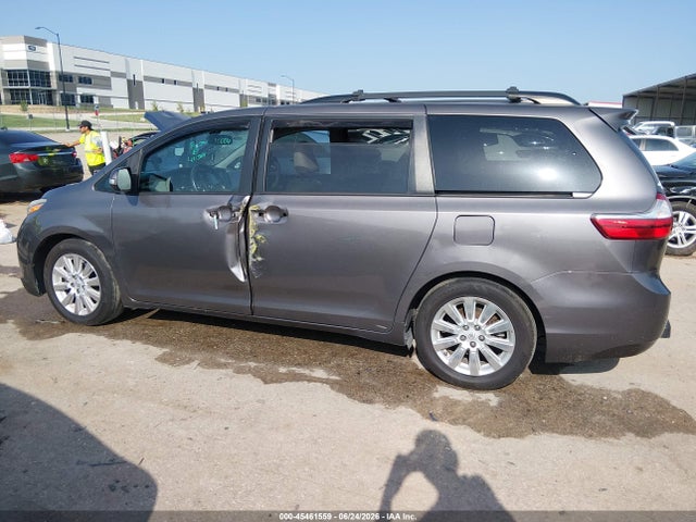 45461559 :رقم المزاد ، 5TDYK3DC7FS531642 vin ، 2015 Toyota Sienna Limited Premium 7 Passenger مزاد بيع