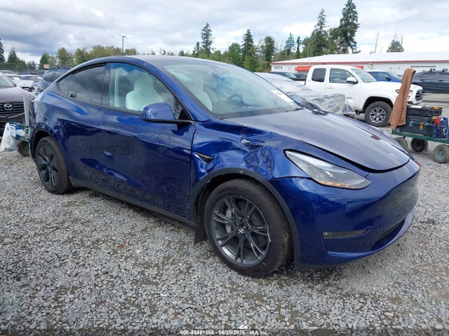 2025 Tesla Model Y Long Range Dual Motor All-wheel Drive მანქანა იყიდება აუქციონზე, vin: 7SAYGAEE1SF277952, აუქციონის ნომერი: 45461566