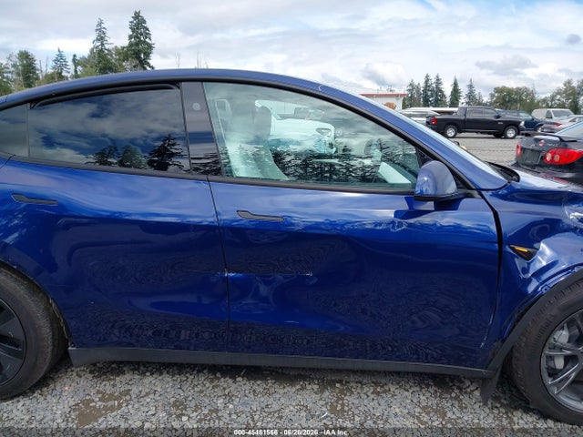 Продажа на аукционе авто 2025 Tesla Model Y Long Range Dual Motor All-wheel Drive, vin: 7SAYGAEE1SF277952, номер лота: 45461566