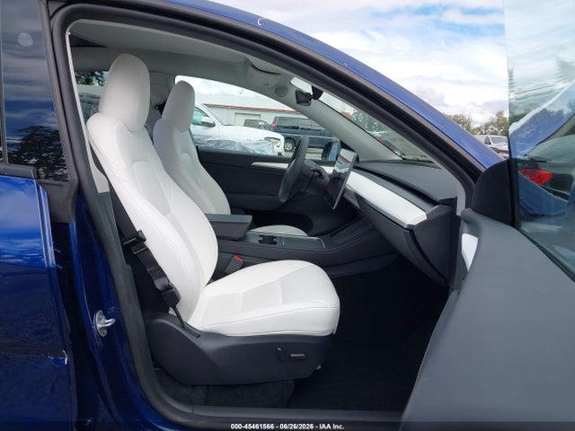 Продажа на аукционе авто 2025 Tesla Model Y Long Range Dual Motor All-wheel Drive, vin: 7SAYGAEE1SF277952, номер лота: 45461566