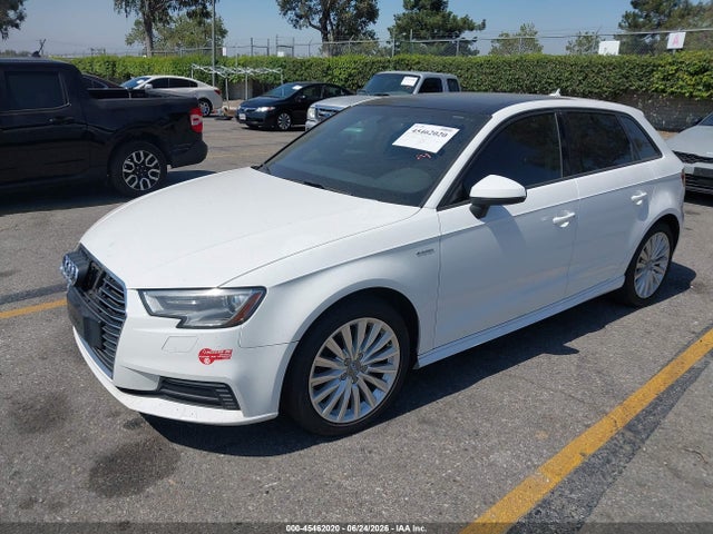 Audi A3 Sportback E-tron Premium 2017 WAUUPBFFXHA118225 Image 2