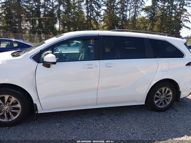 Toyota SIENNA LE 2024 5TDBSKFC1RS116866 Image 15