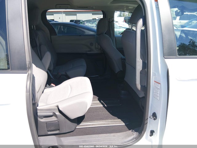 Toyota SIENNA LE 2024 5TDBSKFC1RS116866 Image 19