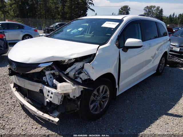 Toyota SIENNA LE 2024 5TDBSKFC1RS116866 Image 2