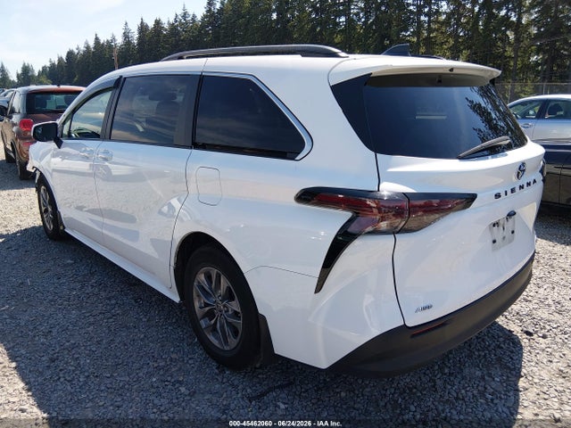 Toyota SIENNA LE 2024 5TDBSKFC1RS116866 Image 3