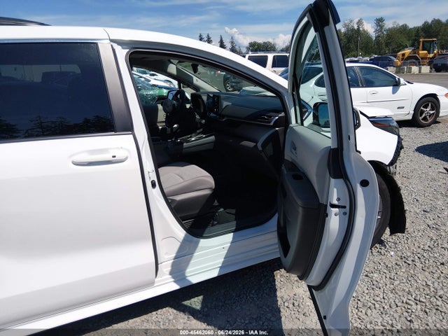Toyota SIENNA LE 2024 5TDBSKFC1RS116866 Image 5
