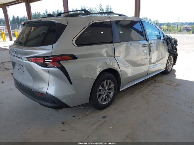Toyota SIENNA LE 2022 5TDKSKFC0NS070053 Image 4