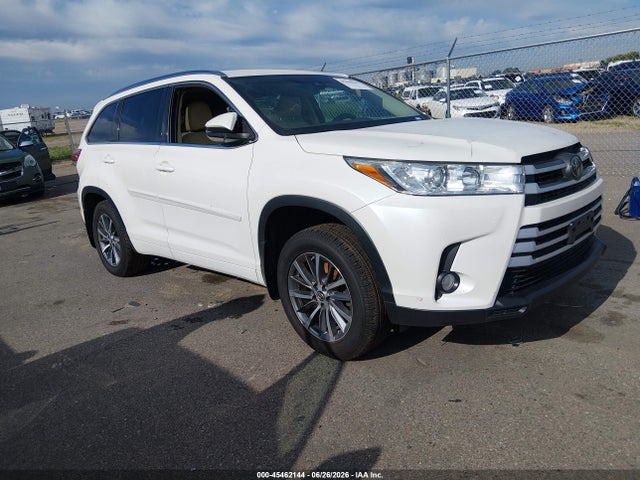 2018 Toyota Highlander Xle მანქანა იყიდება აუქციონზე, vin: 5TDJZRFH2JS550200, აუქციონის ნომერი: 45462144