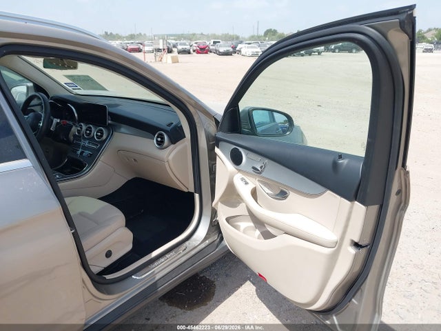 45462223 :رقم المزاد ، WDC0G8DB3LF724444 vin ، 2020 Mercedes-benz Glc 300 مزاد بيع