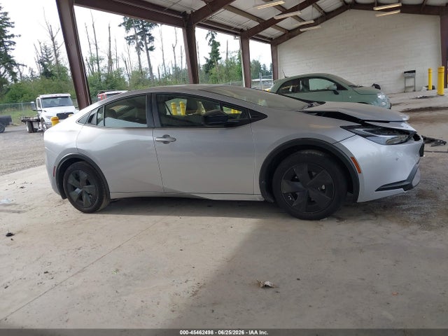 Toyota Prius Le 2026 JTDACAAU6T3079115 Image 13
