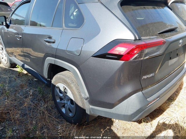Toyota RAV4 LE 2019 2T3K1RFV9KC021300 Image 3