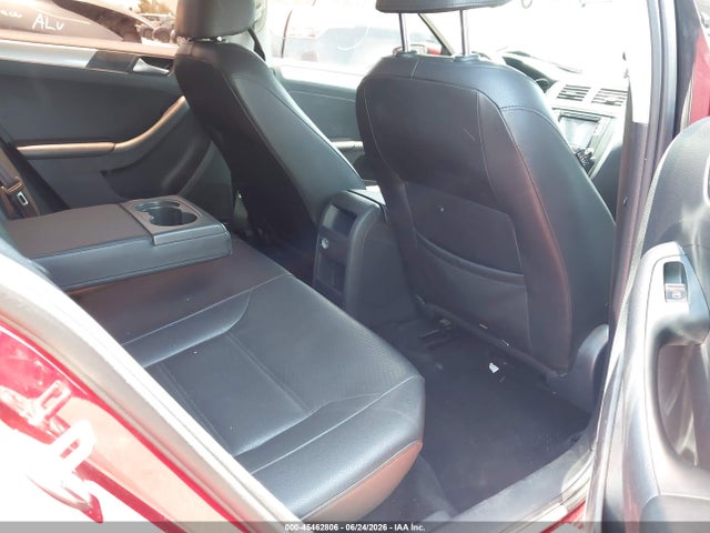 3VWDB7AJ5JM228258 Volkswagen Jetta 1.4t Se/1.4t Wolfsburg Edition
