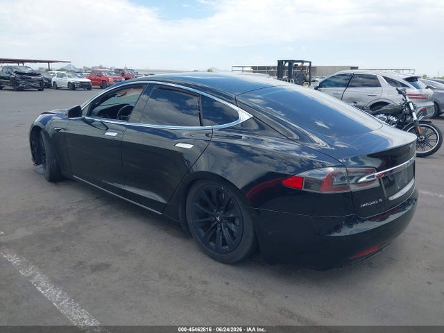 Продажа на аукционе авто 2018 Tesla Model S 100d/75d/p100d, vin: 5YJSA1E26JF300117, номер лота: 45462816