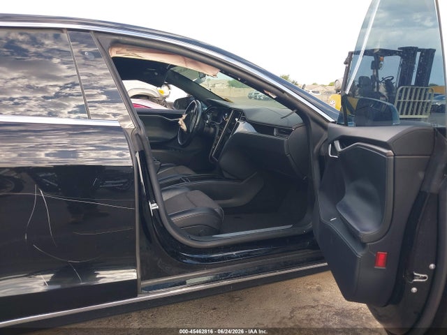 Продажа на аукционе авто 2018 Tesla Model S 100d/75d/p100d, vin: 5YJSA1E26JF300117, номер лота: 45462816