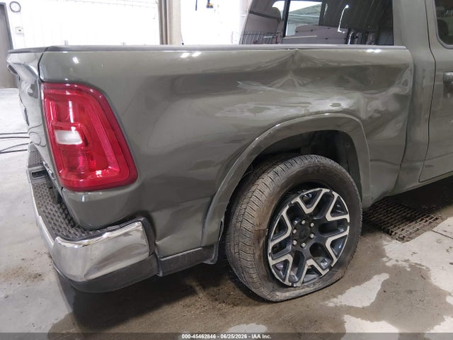 1C6SRFJP4TN322510 RAM 1500 Laramie 4x4 5&#039;7 Box
