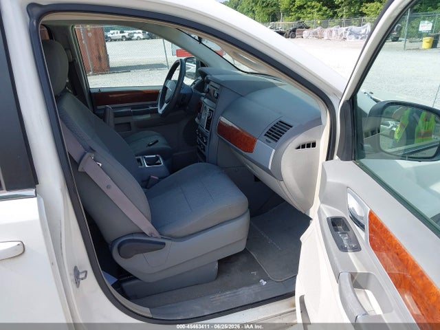 2009 Chrysler Town & Country Touring მანქანა იყიდება აუქციონზე, vin: 2A8HR54109R609061, აუქციონის ნომერი: 45463411