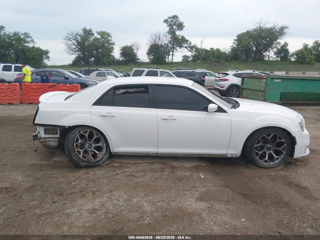 Продажа на аукционе авто 2016 Chrysler 300, vin: 2C3CCABGXGH229879, номер лота: 45463836