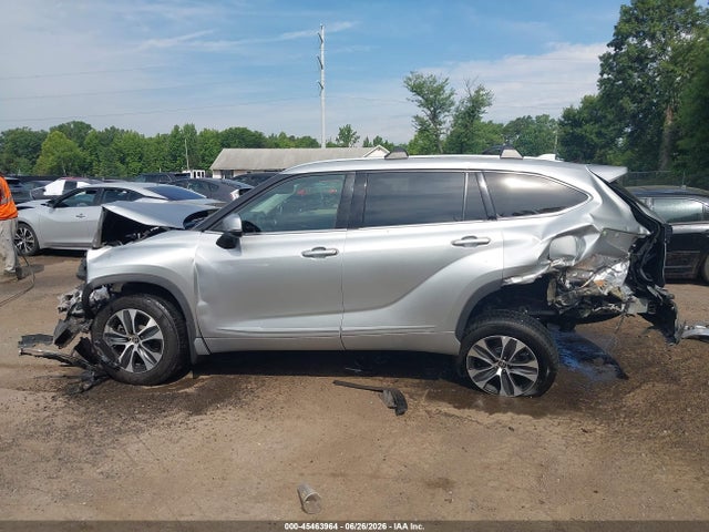 Продажа на аукционе авто 2021 Toyota Highlander Xle, vin: 5TDGZRBH0MS555397, номер лота: 45463964
