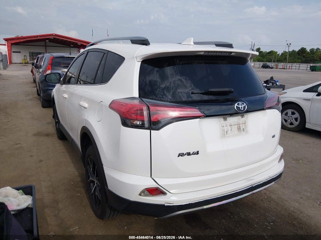 Toyota RAV4 SE 2018 JTMNFREV8JJ746561 Image 3