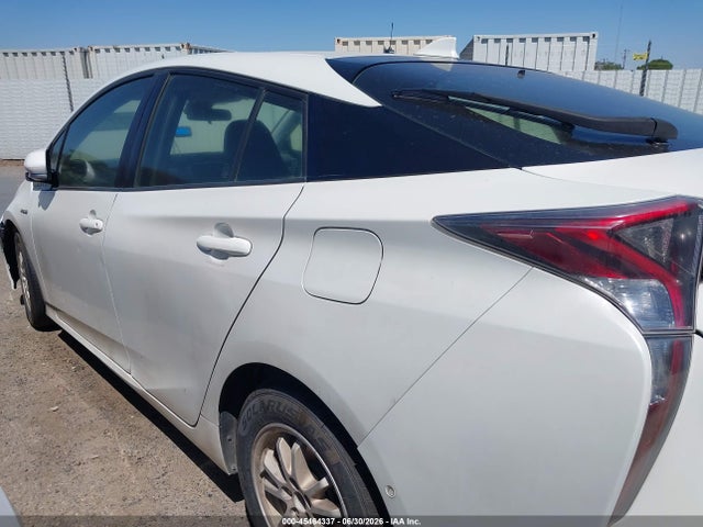 Toyota Prius Two 2018 JTDKBRFU6J3585507 Image 15