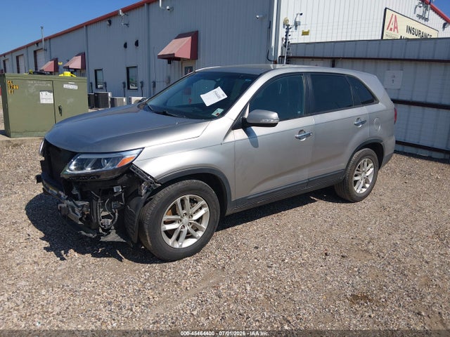 45464400 :رقم المزاد ، 5XYKT3A65FG602836 vin ، 2015 Kia Sorento Lx مزاد بيع