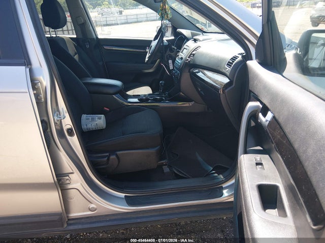45464400 :رقم المزاد ، 5XYKT3A65FG602836 vin ، 2015 Kia Sorento Lx مزاد بيع