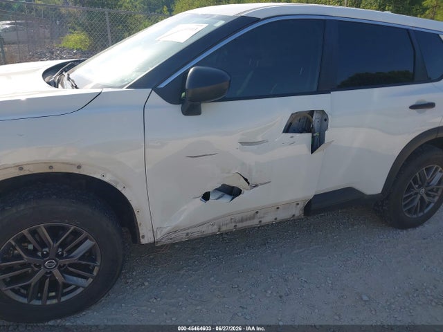 JN8AT3AA8MW013753 Nissan Rogue S Fwd