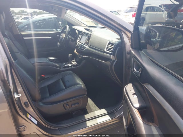 Продажа на аукционе авто 2018 Toyota Highlander Xle, vin: 5TDKZRFH7JS533767, номер лота: 45464634