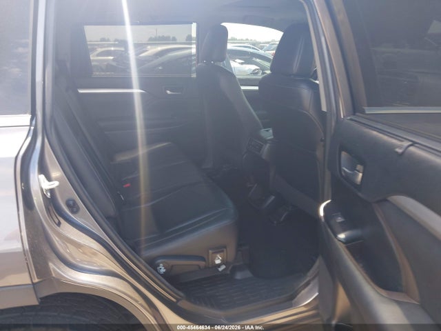 45464634 :رقم المزاد ، 5TDKZRFH7JS533767 vin ، 2018 Toyota Highlander Xle مزاد بيع
