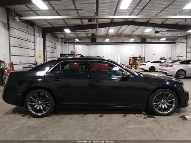 2013 Chrysler 300c John Varvatos Limited Edition მანქანა იყიდება აუქციონზე, vin: 2C3CCADT8DH686423, აუქციონის ნომერი: 45464760