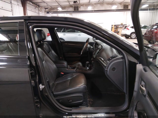 2013 Chrysler 300c John Varvatos Limited Edition მანქანა იყიდება აუქციონზე, vin: 2C3CCADT8DH686423, აუქციონის ნომერი: 45464760
