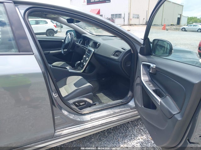 Продажа на аукционе авто 2016 Volvo S60 Cross Country T5 Platinum, vin: YV4612UM7G2000377, номер лота: 45465082