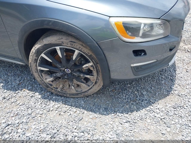 Продажа на аукционе авто 2016 Volvo S60 Cross Country T5 Platinum, vin: YV4612UM7G2000377, номер лота: 45465082