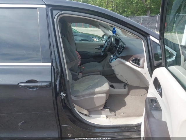 45465262 :رقم المزاد ، 2C4RC1DGXHR676677 vin ، 2017 Chrysler Pacifica Touring مزاد بيع