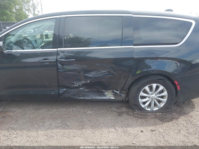45465262 :رقم المزاد ، 2C4RC1DGXHR676677 vin ، 2017 Chrysler Pacifica Touring مزاد بيع