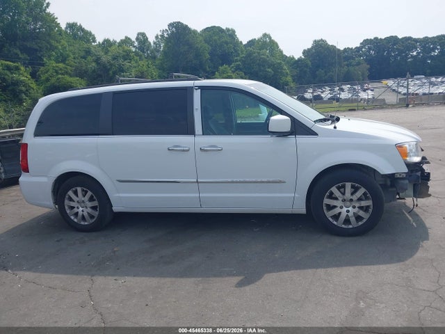 2015 Chrysler Town & Country Touring მანქანა იყიდება აუქციონზე, vin: 2C4RC1BG0FR698820, აუქციონის ნომერი: 45465338