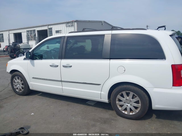 2015 Chrysler Town & Country Touring მანქანა იყიდება აუქციონზე, vin: 2C4RC1BG0FR698820, აუქციონის ნომერი: 45465338