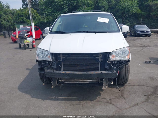 2015 Chrysler Town & Country Touring მანქანა იყიდება აუქციონზე, vin: 2C4RC1BG0FR698820, აუქციონის ნომერი: 45465338