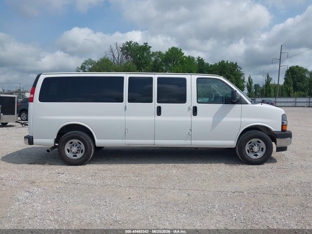1GAZGPFGXH1269377 Chevrolet Express 3500 Lt