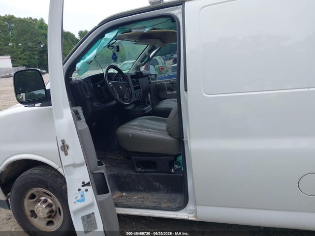 Chevrolet Express 2500 Work Van 2019 1GCWGAFP0K1261870 Image 8