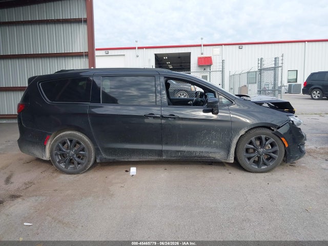 Продаж на аукціоні авто 2018 Chrysler Pacifica Touring Plus, vin: 2C4RC1FG6JR235101, номер лоту: 45465779