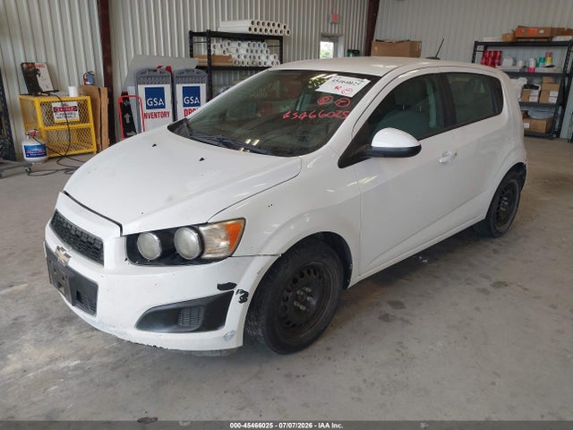 Chevrolet Sonic Ls Auto 2015 1G1JA6SH7F4172429 Image 2