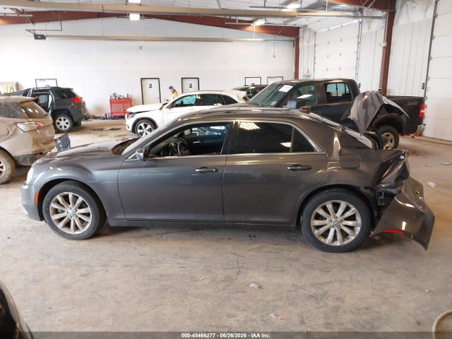 45466277 :رقم المزاد ، 2C3CCARG4HH582626 vin ، 2017 Chrysler 300 Limited Awd مزاد بيع